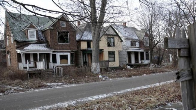 Залезът на Детройт го приближава до фалита