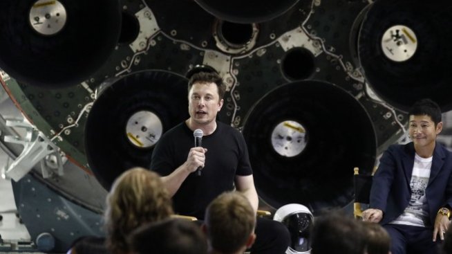 Инвеститорите се надпреварват да позлатят SpaceX
