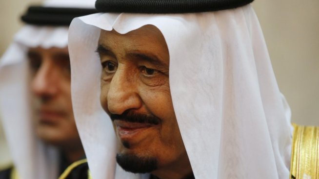 Новият саудитски крал раздаде 32 млрд. долара на народа си
