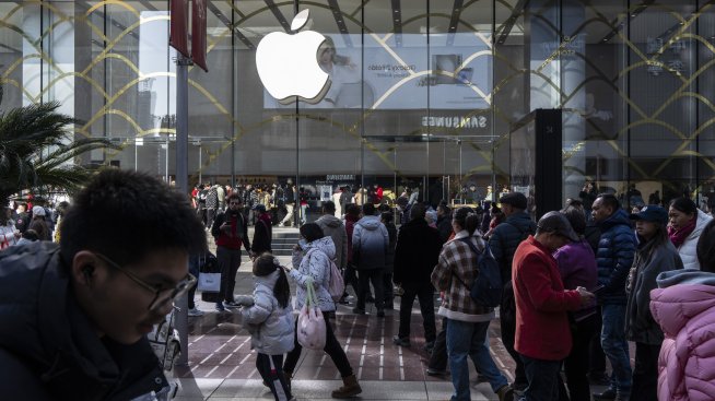 Китай обмисля разследване на App Store на Apple