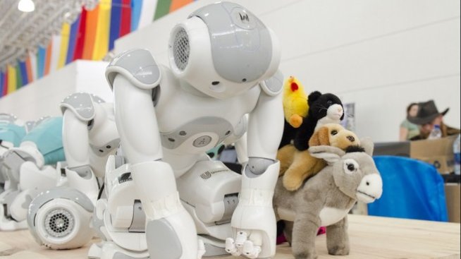 Роботи вече се грижат за децата в японски детски градини