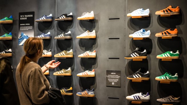 Интересът към ретро моделите тласна нагоре резултатите на Adidas