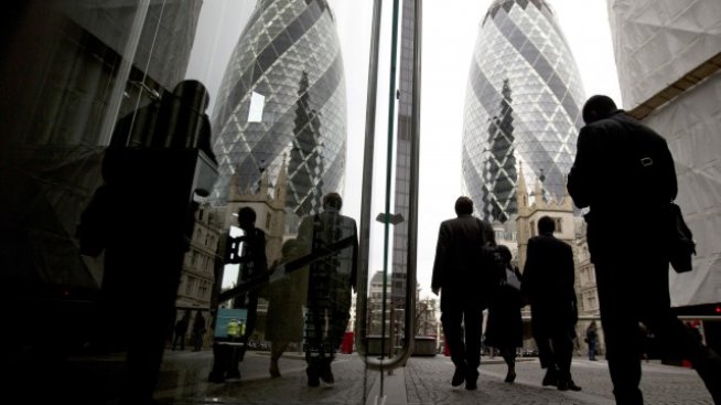 Активността в услугите във Великобритания нараства с най-бърз темп от 4 месеца