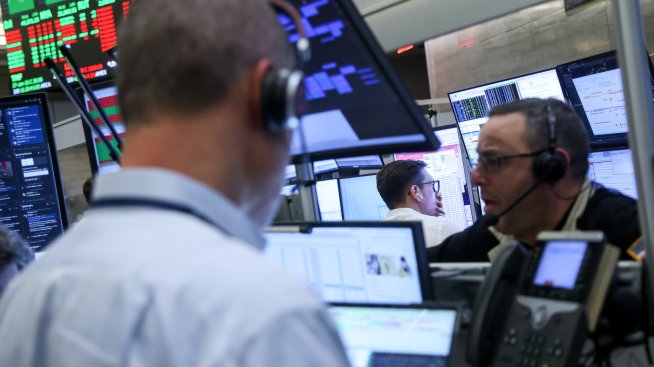 S&P 500 започва сесията с устрем към рекордното си ниво*