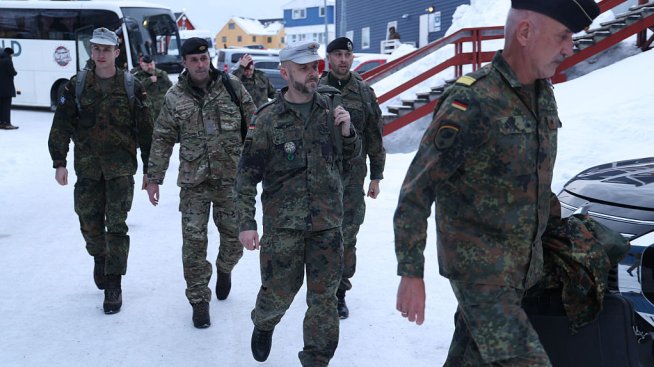Германските войници напускат Гренландия след 44-часова мисия