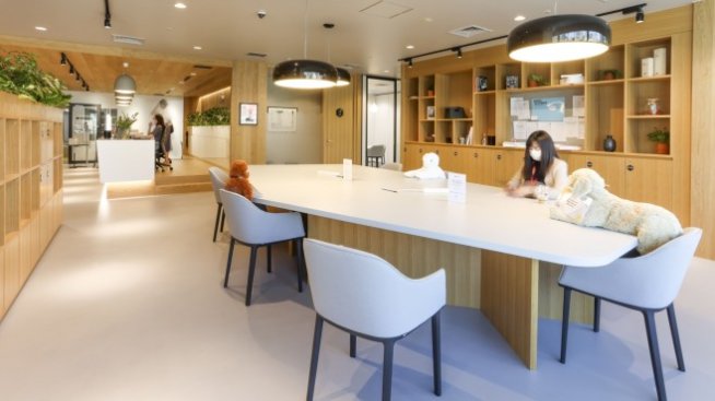 Хибридната работа навлиза в трето измерение