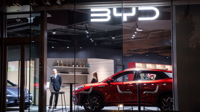 Печалбата на BYD изостава от пазарните прогнози заради забавеното търсене в Китай