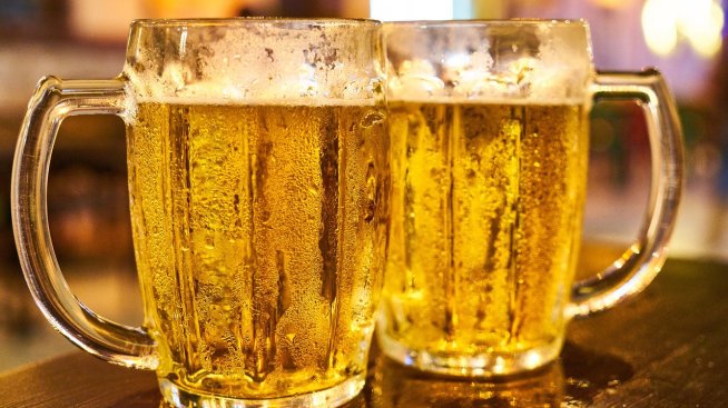 ФИФА: Феновете могат оцелеят три часа без бира