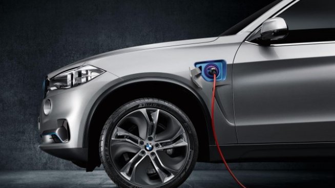 BMW подготвя plug-in хибридна версия на X5