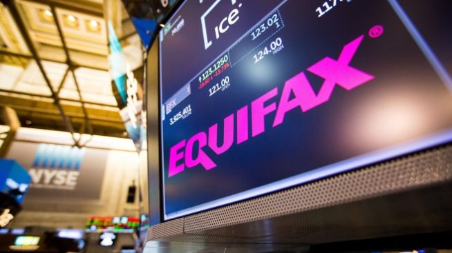 САЩ обвиняват четирима китайски военни за хакването на Equifax