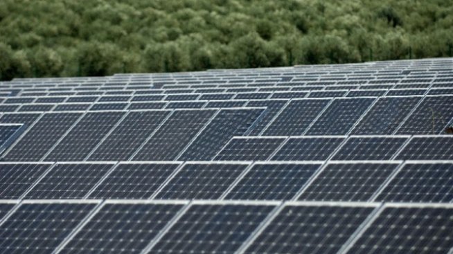 Европейската енергийна система все пак преживя слънчевото затъмнение