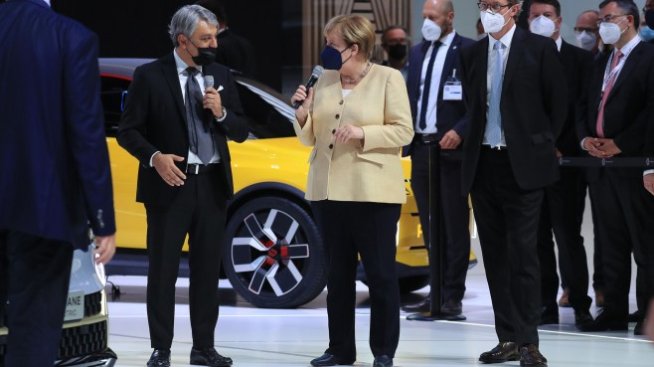 Какви политики за автомобилната индустрия предлагат партиите в Германия?