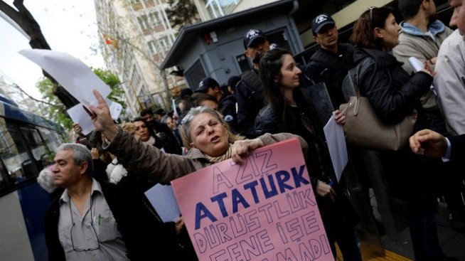 Пазарите се страхуват повече от политически сътресения, отколкото от автокрация