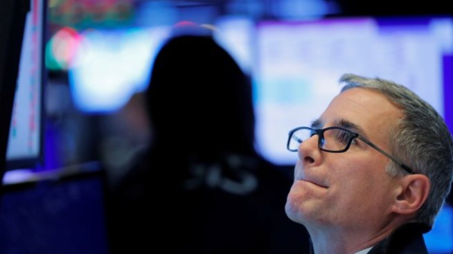 Dow изтри над 280 пункта след коментарите на Доналд Тръмп относно сделката с Китай