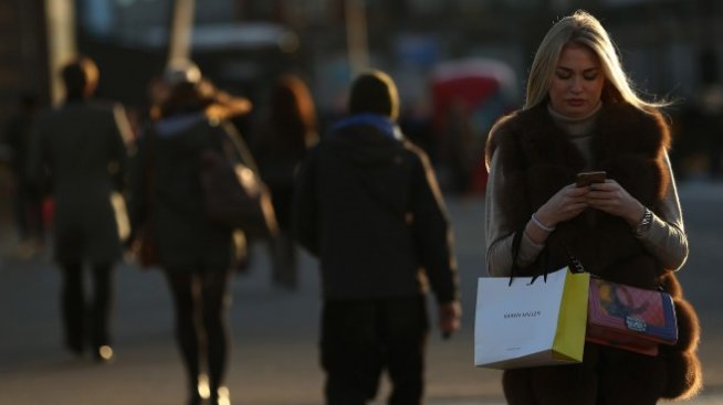 Графика на деня: Българите харчат най-много за телекомуникации в ЕС