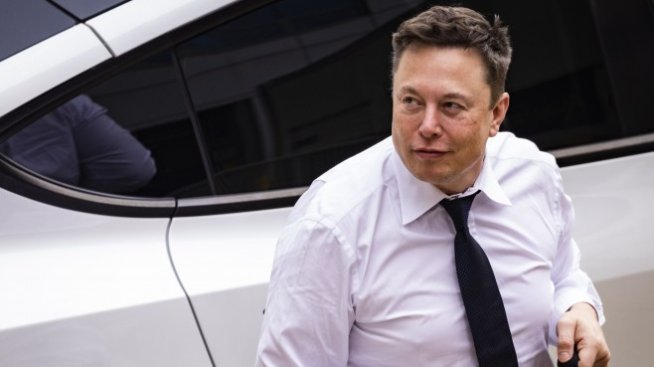 Илон Мъск: Starlink ще предоставя интернет по време на самолетни полети