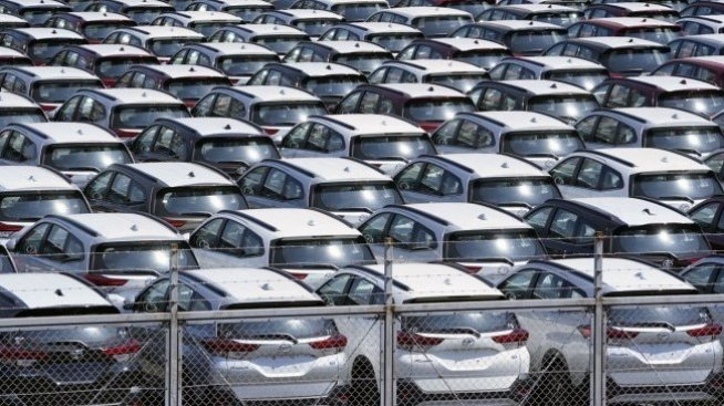 Регистрациите на нови коли в България се сриват с една пета през септември