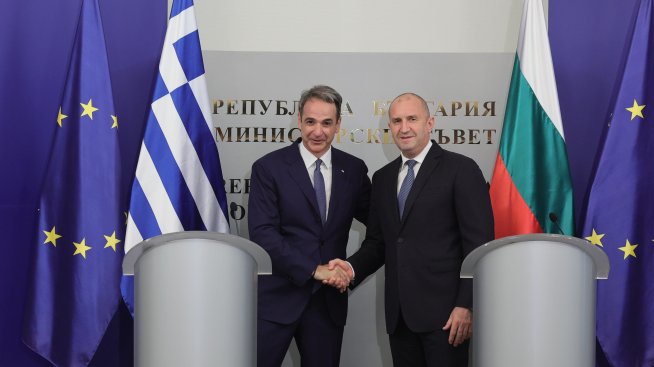 Радев и Мицотакис потвърдиха връзките между България и Гърция в енергетиката и отбраната