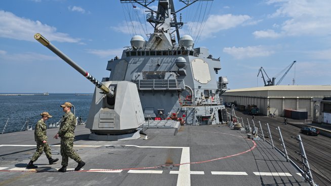 Защо САЩ разполагат военни кораби край Венецуела?