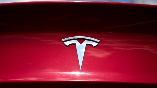 Подкрепата на Мъск за Тръмп е сринала лоялността към марката Tesla