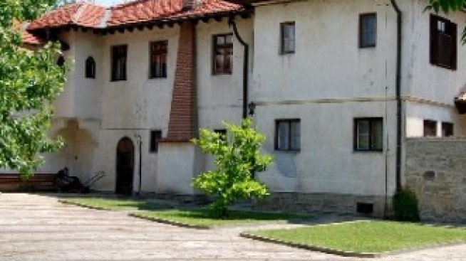 Последно: Продава ли се или не царският дворец в Баня?