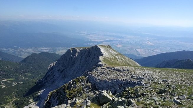 Протест и контрапротест за разширяването на ски зоната в Банско