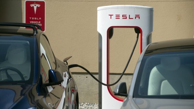 GM взима пример от Ford – ще използва мрежата на Tesla от супербързи зарядни станции