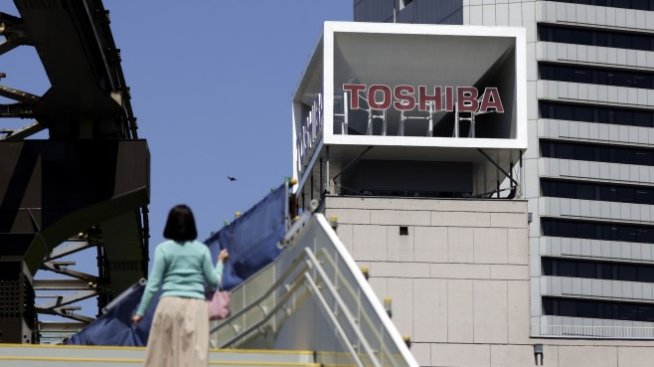 Японски държавни фондове обмислят да влязат в битката за Toshiba