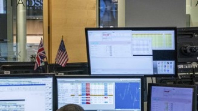Wall Street започва колебливо последната сесия в най-лошата си седмица от март*