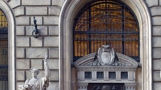 Фед продължава подкрепата си за финансовите пазари