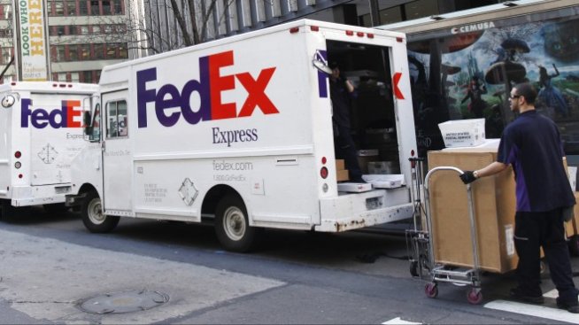 FedEx се готви за ръст на печалбата и силен празничен сезон