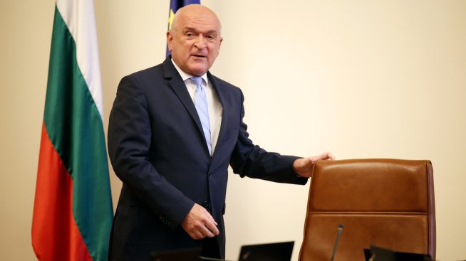 Главчев: Не се налага да търсим помощ от страна извън ЕС за пожарите