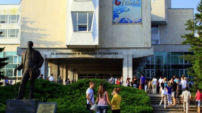 Николай Василев споделя опит със студенти в УНСС на 9 май