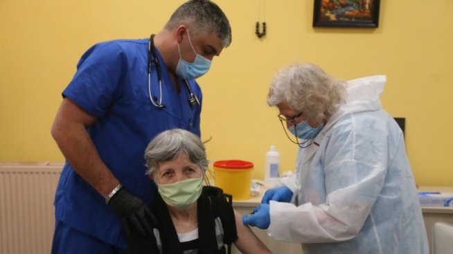 България ще дава по 75 лева на пенсионер при ваксинация