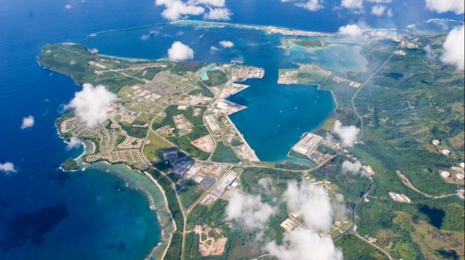 Северна Корея заплаши с ракетен удар американския остров Гуам