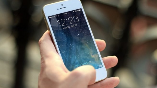 Apple отрече слуховете, че ще предлага телеком услуги