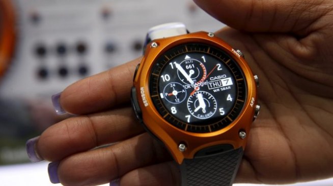 Умните часовници разчитат на модните марки, за да оцелеят