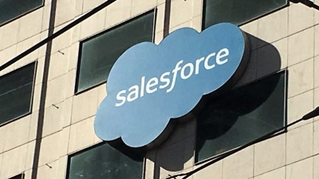 Големите сделки подкрепиха резултатите на Salesforce