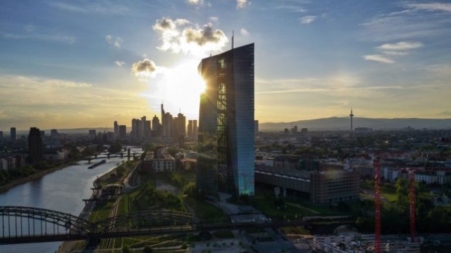 Излишните парични резерви в еврозоната надхвърлиха рекордните 3 трлн. евро