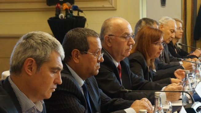 Синдикатите са готови да заменят минималните осигуровки с минимални заплати по браншове