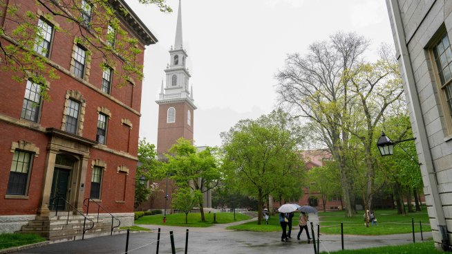 Тръмп отне възможността на Харвардския университет да приема чуждестранни студенти