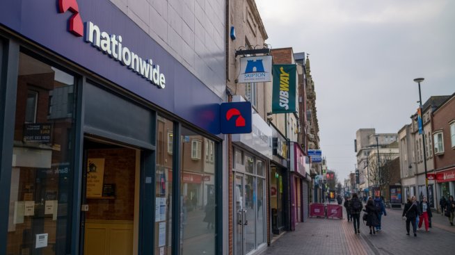 Британската икономика расте отново и във всички основни сектори