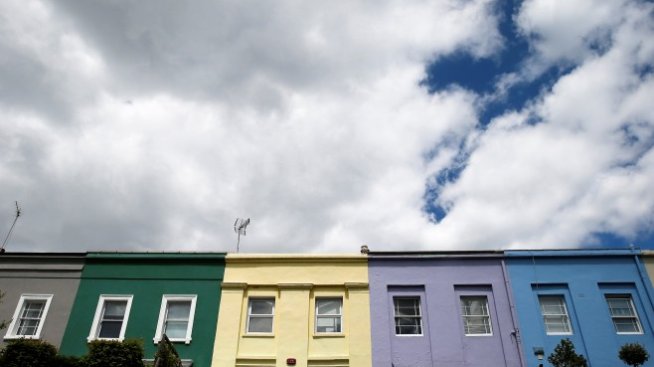 Възрастните британци жертват спестяванията си в името на нов дом за децата си