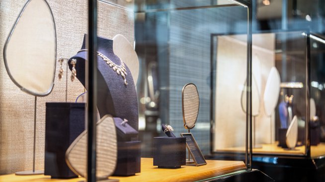 De Beers променя стратегията си за диамантите и понижава цените