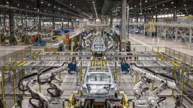 Могат ли автомобилните концерни да спасят света от пандемията?