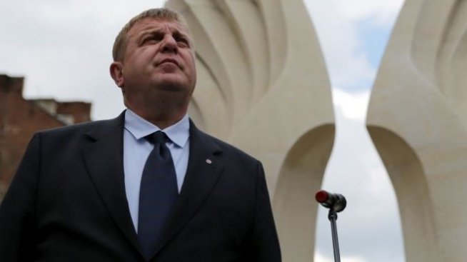 Каракачанов: Този път ще изпратим оферти до 7 страни за новите изтребители