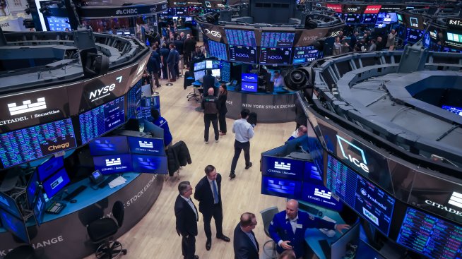 S&P 500 се повишава в опит да се възстанови след корекцията*