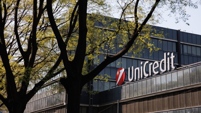 Печалбата на UniCredit засенчи прогнозите, банката засилва плащанията към акционерите