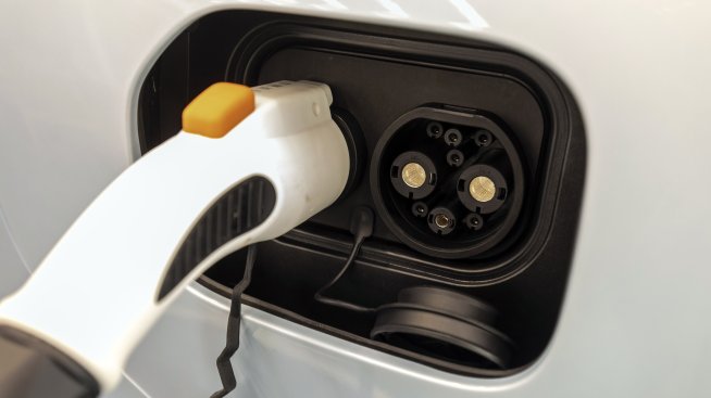 Volkswagen и Xpeng разширяват партньорството си до зарядни станции