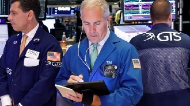 Dow Jones отписва над 550 пункта заради ескалацията на търговското напрежение*
